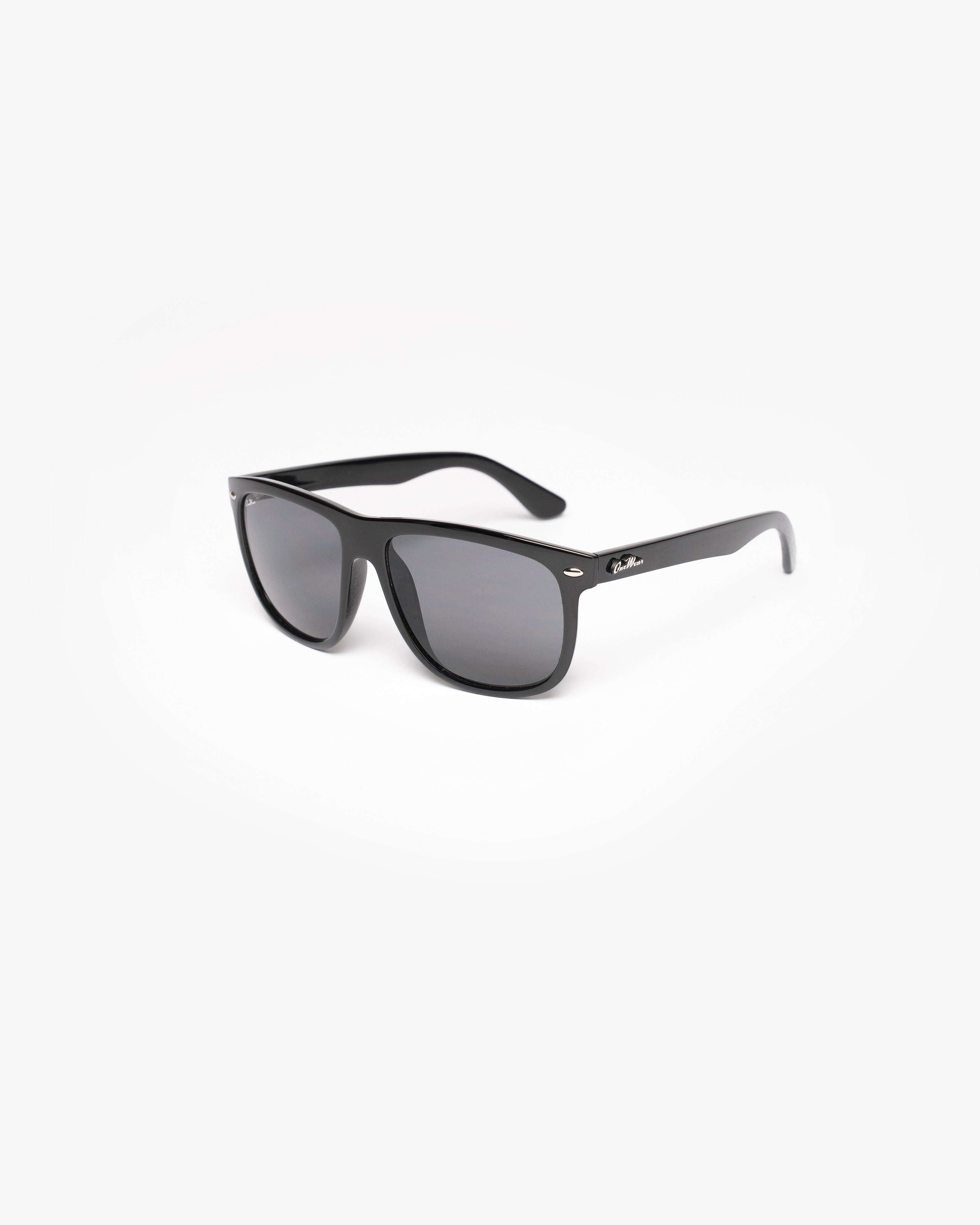 Black Shades solglasögon i svart från OneWear